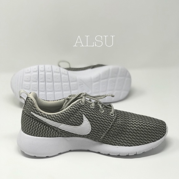 NWT Nike Roshe One GS Light Bone White k/W AUTHENT - Picture 2 of 8